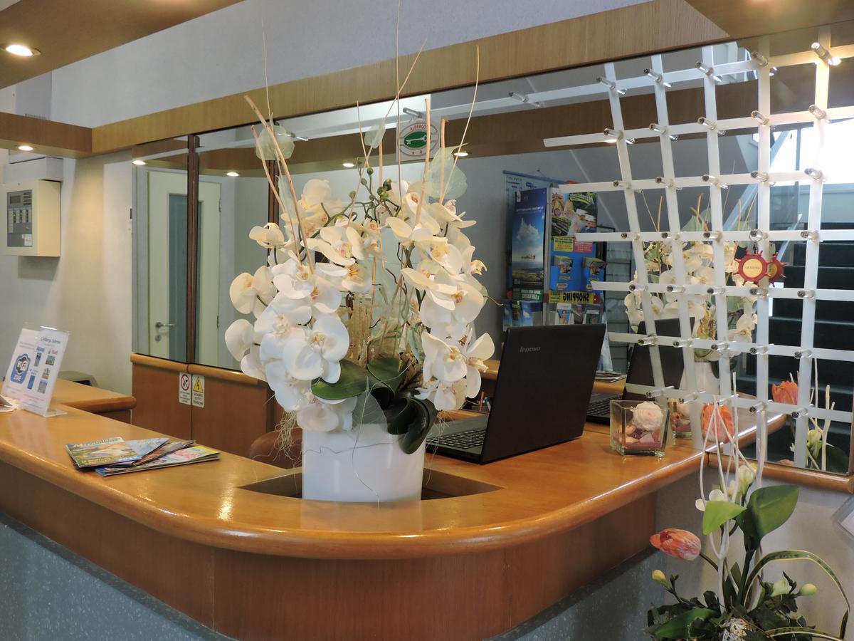 Albergo Sabrina 里米尼 外观 照片